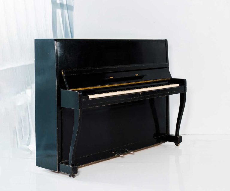 upright piano